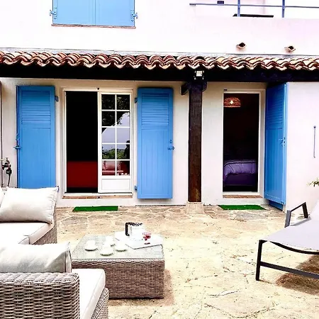 Les Collines Hébergement de vacances *